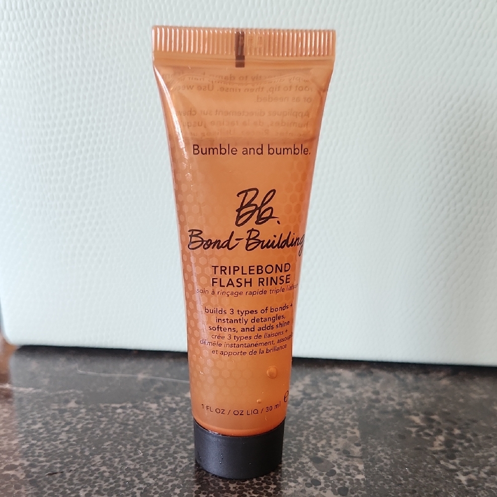 Bumble and Bumble Bond-Building Triplebond Flash Rinse.
